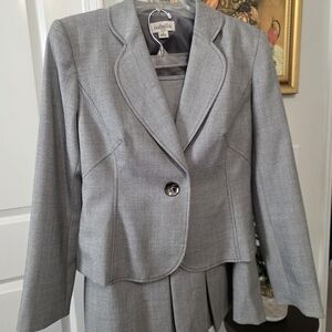 Isabella Women's Gray Skirt Set